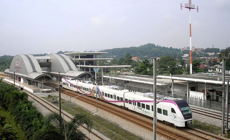 Скоростной поезд из аэропорта Куала Лумпур в город